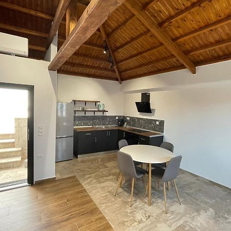 Q Apartments Molyvos Мітімна Екстер'єр фото