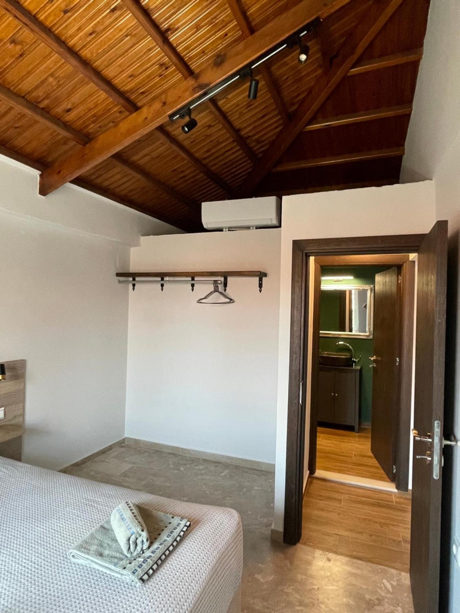 Q Apartments Molyvos Мітімна Екстер'єр фото