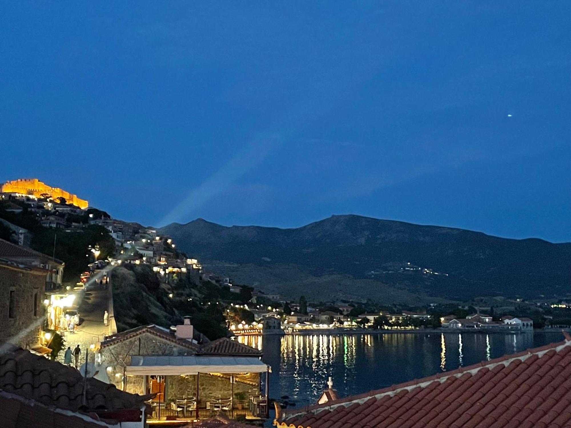 Q Apartments Molyvos Мітімна Екстер'єр фото